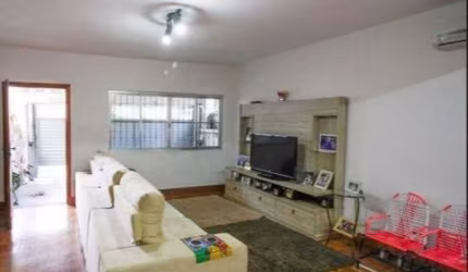 CASA ASSOBRADADA VILA ROMANA - VENDA OU LOCAÇÃO..