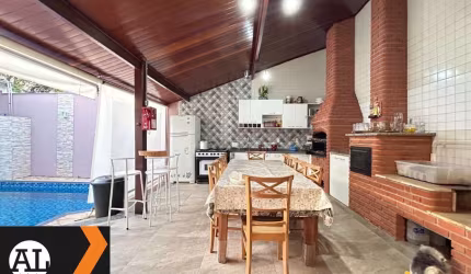 Ótima casa à venda no condomínio Sanit Claire na Zona Leste de Sorocaba, próximo a prefeitura e as Rodovias com acesso a São Paulo.
