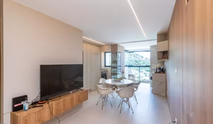 Lindo apartamento 2 quartos na Praia Brava.