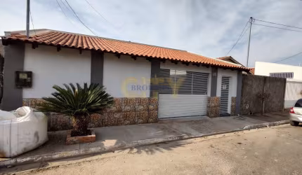 Vende-se Casa Residencial Flor do Ipê (Atrás da Univag)