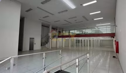 Vende Prédio Comercial na Avenida 15 de Novembro - Porto