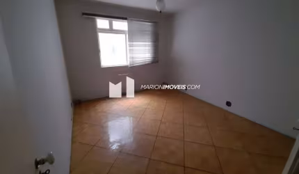 Apartamento à venda no Flamengo, Rio de Janeiro/RJ, com 4 quartos (1 suíte), salão, cozinha, dependências completas, ampla área de serviço; armários