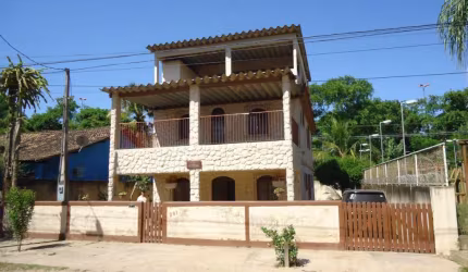 EXCELENTE TRIPLEX EM TERRENO INTEIRO NO SERRAMAR, PERTO DA RODOVIA