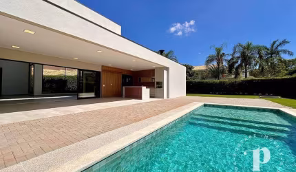Casa Nova no Condomínio Lago Azul  – 504m², 4 Suítes, Piscina e Alto Padrão de Acabamento - Araçoiaba da Serra/SP