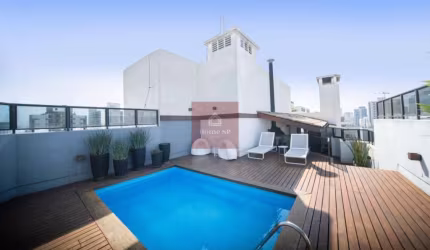 Cobertura em Moema, fora de rota, reformada com piscina e espaço gourmet