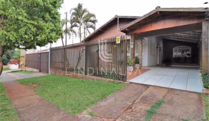 Excelente casa no Jardim Aporã, com linda área de lazer com piscina
