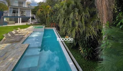Casa à Venda condomínio Golf Village - Moderna e integrada! 4d/2sts, piscina, sauna, gourmet!