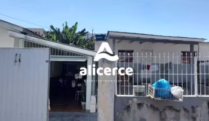 Casa à venda com 4 quartos , 140m² em Forquilhinha São José