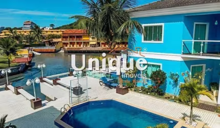 Duplex em condomínio beira canal!