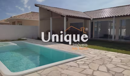 Casa com piscina e 4 quartos na Praia Linda, à venda por R$ 600.000,00.