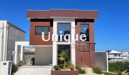 Casa duplex em condomínio fechado