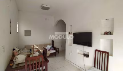 CASA COMERCIAL / RESIDENCIAL à venda, 5 quartos, 2 suítes, 3 vagas, Granada - Uberlândia/MG