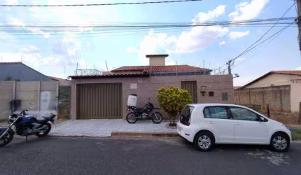 CASA RESIDENCIAL à venda, 3 quartos, 1 suíte, 2 vagas, Santa Rosa - Uberlândia/MG