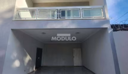 SOBRADO à venda, 5 quartos, 2 suítes, 3 vagas, JARAGUA - Uberlândia/MG