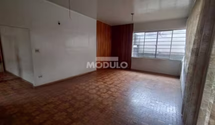 CASA COMERCIAL / RESIDENCIAL para aluguel, 6 quartos, 1 suíte, 2 vagas, CENTRO - Uberlândia/MG