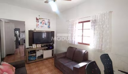 CASA COMERCIAL / RESIDENCIAL à venda, 4 quartos, 2 vagas, Santa Mônica - Uberlândia/MG