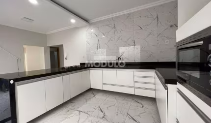 Exelente casa à venda no Jardim Ozanan