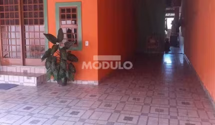 CASA RESIDENCIAL à venda, 4 quartos, 1 suíte, 2 vagas, Granada - Uberlândia/MG