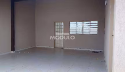 Casa para locação, bairro Morada da Colina com 3 quartos