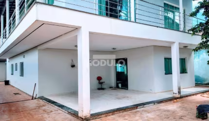 Casa residencial para locação, bairro Jardim Karaiba com 5 quartos