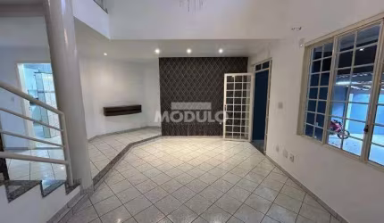 Casa estilo sobrado no Vigilato Pereira