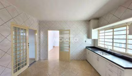 Casa Residencial para locação Bairro Custodio Pereira com 3 quartos