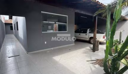 CASA RESIDENCIAL à venda, 3 quartos, 1 suíte, 4 vagas, Laranjeiras - Uberlândia/MG