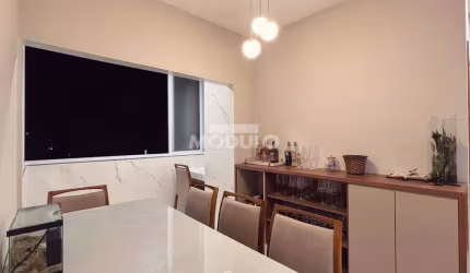 CASA RESIDENCIAL à venda, 2 quartos, 1 suíte, 1 vaga, JARDIM HOLANDA - Uberlândia/MG