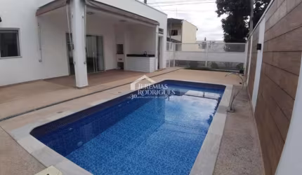 Casa com 3 dormitórios, 235 m² - Condomínio Campos do Conde I - Tremembé/SP.