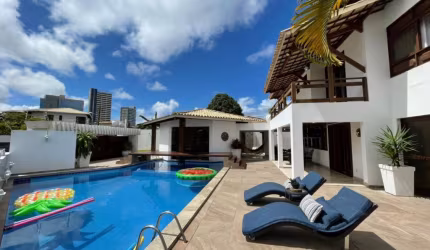 Casa a venda em condominio no itaigara com 5 suites piscina e área gourmet