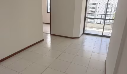 Apartamento a venda no itaigara com 2 quartos varanda e armarios alameda garret