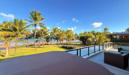 Casa para locação no porto busca vida resort com 5 suites reformada e frente mar