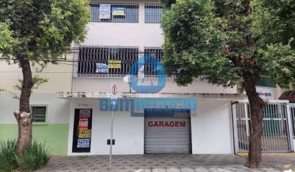 CASA DE ALTO PADRAO, COM SUITE E DOIS QUARTOS NO CENTRO DE GOVERNADOR VALADARES