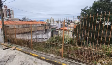 Terreno à Venda no Bairro Capoeiras - 240 m² - Florianópolis