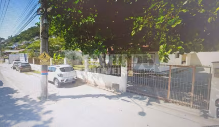 Terreno à venda no bairro Costeira do Pirajubaé em Florianópolis