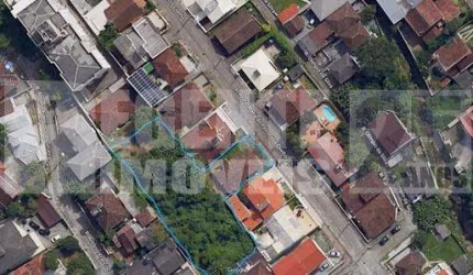 Terreno à venda no bairro Pantanal em Florianópolis.