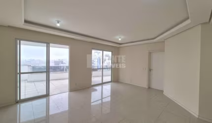 Apartamento amplo com 169m², 3 quartos sendo 1 suíte.