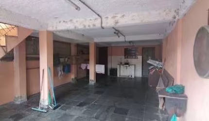 Imóvel de alto padrão na Vila Martinez: casa à venda em Jacareí-SP com 3 quartos, 2 salas, 1 banheiro e 2 vagas de garagem