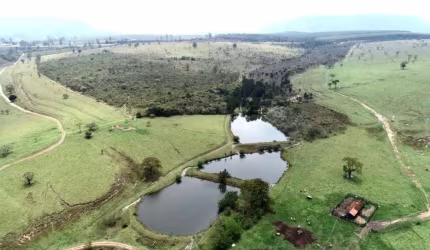 EXCELENTE OPORTUNIDADE DE NEGÓCIO ?  FAZENDA A VENDA NA REGIÃO DE BOTUCATU-SP ??    Área Total de 294 Alqueires ou 712 Hectares   Aproximadamente 1