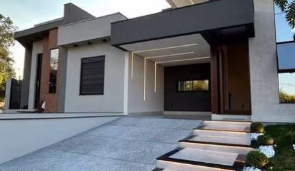 Casa de Luxo no Park Gran Reserve: 3 Quartos, 3 Suítes, 2 Salas, 2 Banheiros, 4 Vagas de Garagem, 140m² - Indaiatuba-SP.