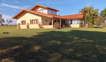 Fazenda          -	Total: 38 alqueires paulistas         -	Aproveitamento: 36 alqueires trabalháveis e 2 alqueires de reserva nas bordas dos rios  ?	A