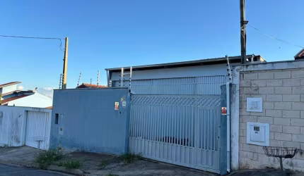 Barracão 250m2 com terreno de 300m2 Cerca elétrica  Todo fechado ( bem seguro) fundos, laterais e frente Portao eletrônico  Porta em 3 folhas, dando u