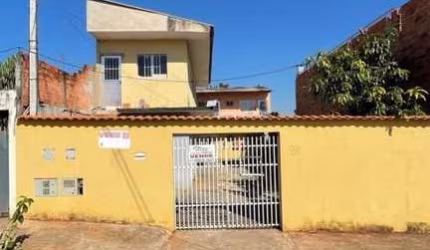 OPORTUNIDADE DE INVESTIMENTO!!   Imóvel a venda com possibilidade de ótimo retorno financeiro!   Tratasse de um imóvel com 4 casas, cada casa contendo:  ?? um dormitório; ?? sala, cozinha e banheiro; 