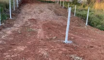 Vende-se Terreno medindo 300m² (10x30).  Localizado no bairro Jardim Novo Horizonte, em Tatuí-SP, 10 minutos do centro da cidade.   Terreno escriturad