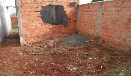 Terreno medindo 125m2 (05x25), localizado no bairro Jardim Santa Rita de Cássia, em Tatuí. Documentado e desmembrado. R$60.000,00