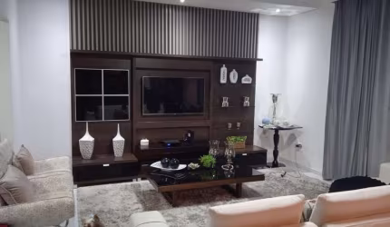 Cas 180m2, 3 Dormitórios, 1 Suíte, Moveis Planejados, Cozinha Americana, Área Gourmet com Churrasqueira e Piscina Aquecida, 4 Vagas, Ótima Localização
