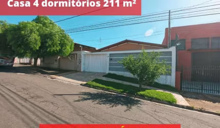 Casa Sobrado 211m2, 4 Dormitórios, 1 Suíte, 4 Vagas de Garagem, Moveis Planejados, Despensa, Churrasqueira, Ótima Localização, Quintal Amplo