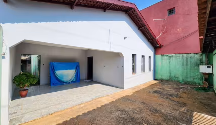 Casa à venda em Sumaré-SP, Jardim Mineápolis: 3 quartos, 1 suíte, 2 salas, 2 banheiros, 4 vagas de garagem, 125,00m². Aproveite!