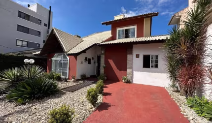 Casa para Venda em Palhoça, Pagani, 4 dormitórios, 2 suítes, 3 banheiros, 1 vaga