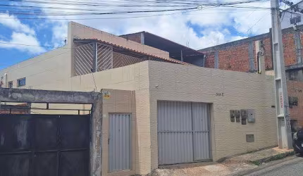 Prédio para Venda em Salvador, Águas Claras, 8 dormitórios, 3 suítes, 8 banheiros, 1 vaga